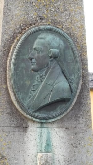 Portraitmedaillon an der Frontseite des Palm-Denkmals an der Richtstätte.