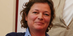 Dr. Annette Seemann ist Schriftstellerin mit Schwerpunkt zur Weimarer Kulturlandschaft und ehrenamtliche Vorsitzende der Freundesgesellschaft der Herzogin Anna Amalia Bibliothek