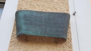 Gedenktafel, die auf die Richtstätte Palms an der Salzburger Str./Palmweg verweist.