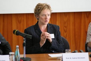 Prof. Dr. Gudrun Gersmann,  Prorektorin für Internationales und Inhaberin des Lehrstuhls für die Geschichte der Universität Köln